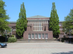 Am 22. und 23.06.1961 wurden 8 St�cke mit Tony Sheridan, begleiet von den Beat Brothers (Beatles) aufgenommen: Why, Nobody's Child, Sweet Georgia Brown, If You Love Me, Baby, Ain't She Sweet (Gesang John Lennon), Cry For A Shadow (instrumental), My Bonnie und When The Saints als Single. Produzent: Bert Kaempfert, Toningenieur: Karl Hinze. Hier wurden wegen der sehr guten Akustik ein gro�er Teil der Star-Club Aufnahmen eingespielt.