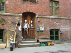 J�gerpassage 1; und hier wurde ich von Beate fotografiert.