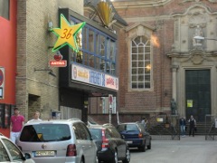 �ber dem Kaiserkeller befindet sich die Gro�e Freiheit 36. Pete Best spielte hier sp�ter mehrere Male.