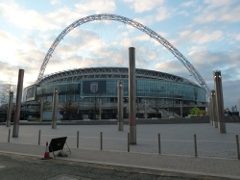 am 5. August 1972 Veranstaltungsort des Rock-'n'-Roll-Konzertes „The London Rock and Roll Show“, mit Bo Diddley, Jerry Lee Lewis, Bill Haley, Chuck Berry und Little Richard; Im Juni 1978 spielte das Electric Light Orchestra als erste Band an acht Tagen hintereinander vor ausverkauftem Haus; 1985 wurde der britische Teil von Live Aid hier veranstaltet. Ein Jahr sp�ter trat die Band Queen zweimal in diesem Stadion auf, Genesis 1987 sogar viermal und Michael Jackson siebenmal. 1988 fand dort anl�sslich seines 70. Geburtstages ein Benefizkonzert f�r Nelson Mandela statt und auch Michel Jackson trat anl��lich der Bad-Welttournee hier auf