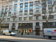 Associated-Rediffusion (fr�her Thames Television), 4-12 Kingsway; live im AR-TV am 04.10.1963 und 20.03.1964 in 'Ready, Steady, Go!'; am 01.05.1964 w�hrend einer Show sa�en sie eine Etage dar�ber und sahen sich die Aufnahmen ihrer TV-Sendung 'Around The Beatles' an