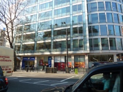 124-129 Kingsway, ehemaliges Kingsway Recording Studio von De Lane Lea im Erdgescho�; Georges 'It's All To Much' wurde hier am 25., 26. Mai und 2. Juni 1967 aufgenommen; Jam-Session der Beatles am 01. und 02. Juni