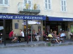 Brasserie an der alten Br�cke von Estaing